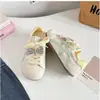 Zapatillas de entrenamiento estilo alemán, versión coreana, zapatillas blancas versátiles para mujer, nueva colección primavera/otoño 2026, diseño de puntera de concha, zapatillas casuales para estudiantes