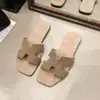 Sandálias Slip-On Estilo Coreano para Mulheres, Novas Sandálias Rasteirinhas Quadradas de Verão 2025, Sapatos de Praia Versáteis Casuais da Moda