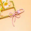Llavero de lazo de cuentas estilo INS de colores con cinta, colgante de aleación, accesorio para niñas, charm para mochila, accesorio de hebilla para puerta