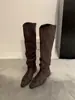 Botas Femininas Longas Melard 2025 Novo Estilo Emagrecedoras Marrons Aumentadoras de Altura Acima do Joelho para Mulheres Baixas