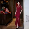 Nuevo Vestido Largo Rojo Estilo Chino con Cuello Alto, Bordado, Corte A, Mangas Medias, Adecuado para Atuendo de Brindis, Vestido de Compromiso de Novia, Corte Ajustado con un Toque de Lujo