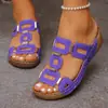 Comercio Exterior Europeo y Americano Tallas Grandes Color Sólido Mujer 2026 Nuevo Estilo Sandalias de Moda con Remaches de Una Correa y Punta Abierta Suela Gruesa para Mujer