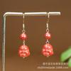 Aretes Colgante de Cinabrio de Alto Contenido Mineral Crudo Cabeza de Buda Arena Imperial Aretes de Sentido Avanzado Accesorios de Aretes Hechos a Mano