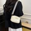 Bolsa de Ombro Texturizada Retrô Doce Casual 2025 Nova Popular Cor Sólida Laço Axilar Pequena Bolsa Quadrada para Mulheres