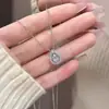 Collar de Lágrimas de Diamante Brillantes País de los Sueños Gota de Agua Modelo Nuevo 2026 Lujo Ligero Estilo Exquisito Diseño de Nicho Cadena para Clavícula Personalizada