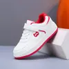 Sapatos brancos para meninos e meninas, leves, moda, combinam com tudo, antiderrapantes, com velcro, tênis de corrida simples, sapatos casuais da moda, sapatos populares