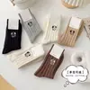 Calcetines de mujer modernos y versátiles, perfectos para otoño e invierno, con un diseño elegante, engrosados para abrigar y con un efecto adelgazante en las piernas.. Estos calcetines de media pantorrilla también son adecuados para el deporte y el uso diario.