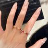 Anillo de corazón de melocotón retro cepillado con circonita candy sweetheart nuevo corindón rojo lujo ligero anillo de diamante de amor de alta gama para mujer