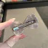 2026 Nuevo Clip para el Cabello de Perla y Pedrería Súper Brillante con Lazo Clip de Pato Moda Nicho Personalidad Versátil Pasador Clip Lateral