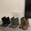 Chuyuji 2026 Novo Modelo Botas Femininas Cinzas de Cano Curto com Acabamento Desgastado, Salto Bloco Grosso, Fivela de Cinto, Caimento Solto, Botas Plissadas Empilhadas