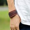 Suministro estable de fábrica directo de fábrica Pulsera de cuero tejido retro popular europea y americana pulsera de cuero al por mayor