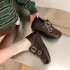 Zapatos Individuales Retro con Hebilla de Velcro con Aumento Interno de Altura de 5 cm Otoño/Invierno 2026 Nuevo Estilo Coreano Suela Gruesa Calzado de Exterior Zapatos Pequeños de Cuero