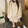 Moda Otoño Tardío e Invierno Temprano 2025: Suéteres Elegantes y de Alta Gama para Adelgazar Mujeres, un Conjunto Completo de Suéteres de Punto de Dos Piezas
