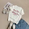 Camiseta Retro de Manga Curta Bordada com Letra T (Estilo Fino) Que Realça o Branco Versátil Slim-Fit Ombro Normal Gola Redonda Novo Modelo 2026 Top Camiseta