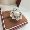 Anillo de Flor de Gota de Rocío de Camelia de Alta Gama con Perla Natural Anillo de Diseñador Chapado en Oro de 18K Estilo Lujoso de Dama Noble