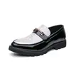 Mocassins brilhantes de calçar transfronteiriços para homens, sapatos de couro para negócios, sapatos casuais versáteis e estilosos, sapatos masculinos coloridos de tamanho grande 47