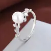 Anillo de Venta Caliente Transfronterizo Ramas y Hojas de Vid Exquisitas Europeas y Americanas con Perlas Rosas Encuentro Diamante Incrustado Arte Venta Directa de Fábrica