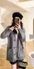 Cardigan de Tricô Novo Estilo Outono/Inverno 2026, Solto, Comprimento Médio, para Mulheres, Jaqueta Suéter Gola V Lisa, Estilo Relaxado, Versátil e na Moda
