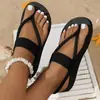 Sandalias de verano transfronterizas nuevas de EVA con clip para mujer de tacón medio sandalias planas de clip para mujer zapatos de playa exagerados venta al por mayor