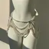 Cadena de cintura de múltiples capas con borlas de perlas y florales de estilo europeo y americano, un cinturón inspirado en la subcultura, un accesorio único y de moda para atuendos modernos