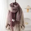 Bufanda cálida de cachemira a cuadros estilo coreano 2024, unisex, de otoño e invierno, con borlas que combinan con todo.