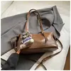 Bolso de axila nuevo de estilo coreano 2026, nicho, para el día a día, para mujer, retro, elegante y de gran capacidad, un bolso pequeño cuadrado de hombro
