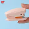 Grapadora Mini Pequeña Linda De Aspecto Elegante Grapadora Macarrón Se Puede Vender al por Mayor Conveniente Grapadora Pequeña