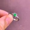 Anel feminino de jadeíta natural A com incrustação de cabochão verde quadrado pequeno, estilo simples, disponível para transmissão ao vivo