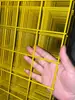 Tela de Arame Galvanizado, Tela Soldada, Tela de Cercamento Revestida de Plástico, Tela Protetora, Tela de Isolamento, Placa de Grade Decorativa para Teto Amarela Revestida de Plástico