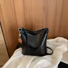 Bolso espacioso de estilo relajado, nuevo modelo principios de otoño 2026, bolso de hombro para debajo del brazo, bolso tote cruzado de color liso de moda nicho