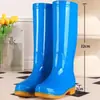 Botas de lluvia de goma negras de caña alta con forro de felpa, cubrezapatos impermeables, protectores de zapatos de goma, botas de agua, botas cortas de cocina para mujer, cálidas