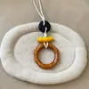 Colar com cordão de couro retrô e pingente oval, um acessório de moda luxuoso e estiloso, perfeito para combinar com suéteres, uma joia única e versátil para mulheres