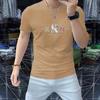 Camiseta de manga corta con cuello redondo para hombre, nueva camiseta de verano de 2024 con estampado de letras en caliente, ajustada, de media manga, cómoda y moderna.