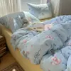 26 modelos nuevos de juegos de ropa de cama de cuatro piezas para habitaciones individuales de dormitorios de estudiantes, sábanas y fundas de edredón de dibujos animados lindos, juego de tres piezas