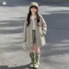 Gabardina para Niña 2026 Nuevo Estilo Otoño, Abrigo de Longitud Media Estilo Británico para Niños Talla Mediana y Grande, Atuendo de Otoño con Cuello de Solapa y Mangas Largas