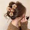 Novos prendedores de cabelo de pelúcia 2026 para mulheres, apresentando um design de luxo leve e sofisticado, acessórios de cabelo versáteis estilo coreano e presilhas bico de pato da moda para outono e inverno