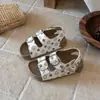 Sandálias Infantis Femininas Estilo Novo de Verão Florais Casuais Sola Macia Antiderrapantes Versáteis Sandálias Infantis Sapatos de Praia para Meninas Estilo Verão
