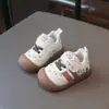 Zapatos para niños, zapatos para caminar de bebé, nuevo modelo de otoño 2026, zapatillas de entrenamiento alemanas de suela blanda para niñas pequeñas, zapatos funcionales versátiles para niños