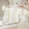 Conjunto de Primavera y Otoño para Niña 2025 Nuevo de Moda para Bebé Niña Elegante Celebridad de Internet Chal de Encaje Camisa Base Pantalones Conjunto de Tres Piezas
