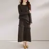 Conjunto de punto otoño e invierno 2026 para mujer: top holgado con flecos combinado con una falda de línea A de cintura alta de longitud media, vestido suéter de otoño e invierno
