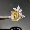 Anillo de circonita con diamantes cuadrados de princesa con temperamento Cao Shi, anillo femenino con flor de diamante amarillo retro, anillo de encaje de moda súper llamativo