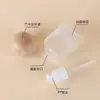 Nuevo producto personalizado: Botella cuadrada de vidrio esmerilado de 30 ml con base gruesa para base de maquillaje, con tapa de madera de bambú y cabezal de bomba de presión para loción sérum