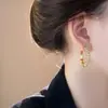 Pendientes de Aro de Plata Color Dorado para Mujer, Lujo Ligero y Sensación de Alta Gama, Pendientes de Otoño e Invierno, Nuevos Pendientes de Aro Lisos Estilo Popular 2026