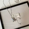 Accesorios de Otoño e Invierno: Collares, Colgantes Únicos, Cadenas Largas Versátiles y Elegantes para Suéteres, Joyería de Lujo Ligero y de Alta Gama
