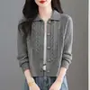 Cardigan Curto de Tricô Feminino Moda Outono/Inverno 2026 com Gola Reversível, Cor Sólida, Estilo Coreano, Caimento Solto, Suéter de Cintura Alta