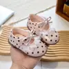 Zapatos de piel para niña para primavera y otoño, nuevos zapatos de lunares de princesa para niñas pequeñas, zapatos para gatear estilo coreano con lazo, zapatos de vestir