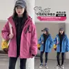 Nueva ropa de abrigo para niñas otoño/invierno 2026: Cortavientos tres en uno con capucha, forro de polar, engrosado y desmontable para niños mayores