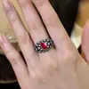 Anillo Estilo Barroco Negro Dorado Lujo Ligero Retro Cielo Estrellado Diamante Brillante Huevo de Paloma Anillo Vintage Artesanía Pesada Anillo de Diamante de Moda para Mujeres