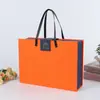 Caixa de Presente Retrô Laranja Embalada à Mão Customização Negócios Feriado Simples Elegante Caixa de Presente Universal com Logo Imprimível