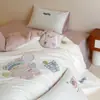 Estilo coreano, diseño de niña linda, juego de 50 piezas de hilo doble, 100% algodón, osito de peluche con tema de tenis bordado y aplicado, juego de ropa de cama de tela cepillada para otoño e invierno